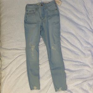 Light blue Universal Thread high rise skinny jeans from Target. Size 4/27 reg